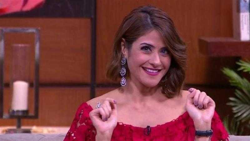 إطلالة طبيعية للفنانة هيدي كرم