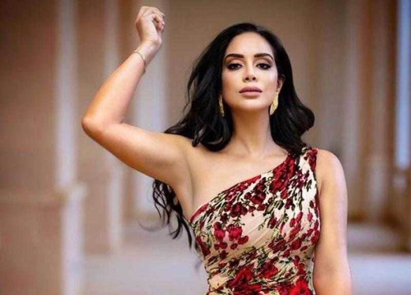 «طفلة الورد».. بسنت شوقي في إطلالة جديدة ساحرة