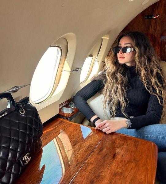 من داخل طائرة خاصة.. هنا الزاهد تثير الجدل على السوشيال ميديا