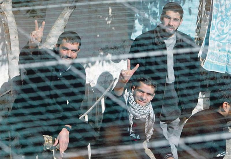 الأسرى الفلسطينيون 