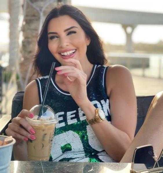 بفستان قصير وردي.. إطلالة ملفتة للفنانة لاميتا فرنجيه في أحدث ظهور