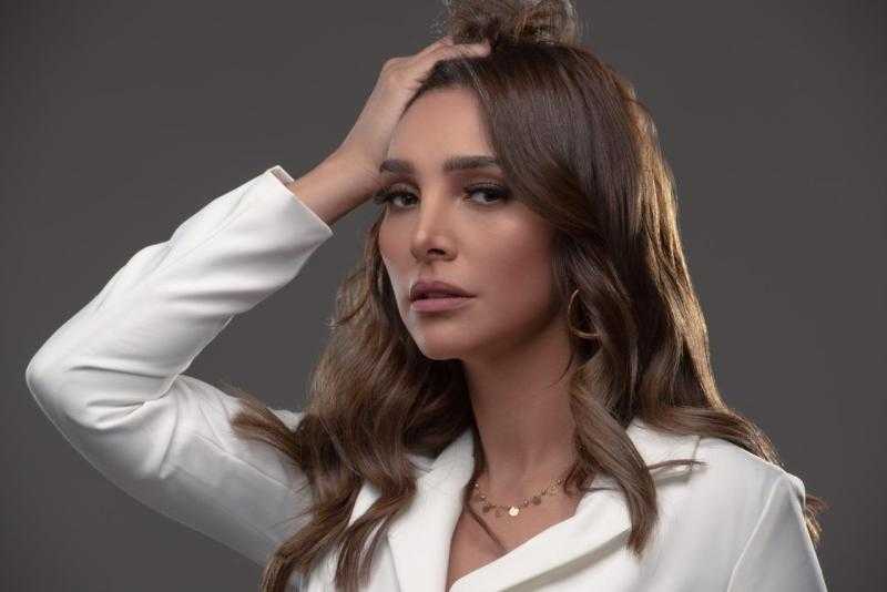 «فانلة حمرا».. أميرة فراج تطرح أغنية جديدة للنادي الأهلي
