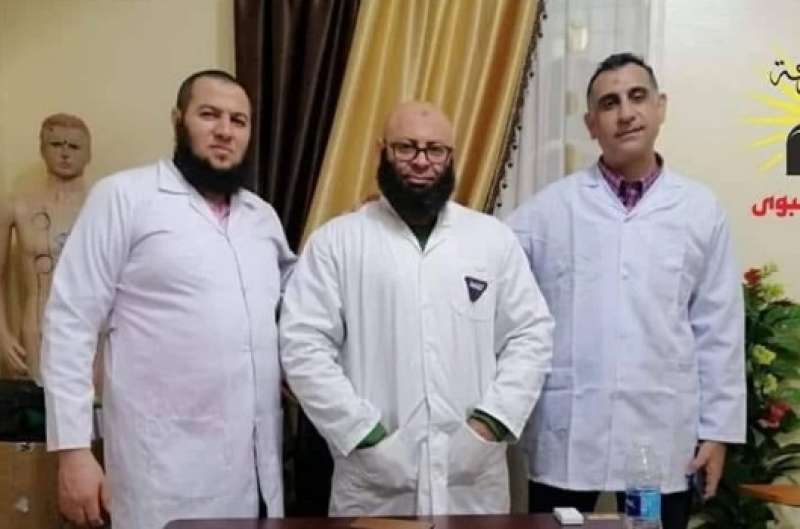 عامل محل كشري يفتتح مركزًا طبيًا بالسويس
