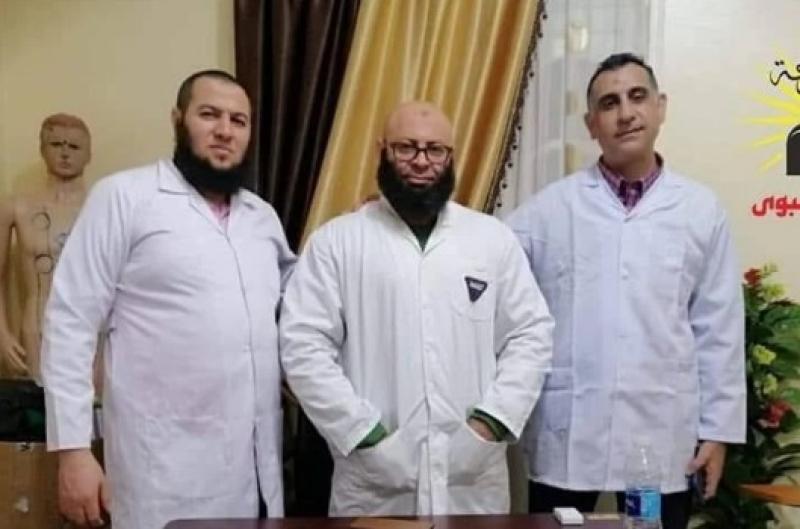 عامل محل كشري يفتتح مركزًا طبيًا بالسويس لعلاج تليف الرئة.. وتعليق ناري من النقابة