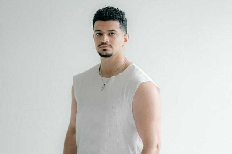 أحمد عليان يستعد لطرح أغنية ”فيس بوك”