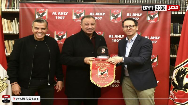 الخطيب و مدير كرة القدم في اتحاد الأندية الأوروبية المحترفة