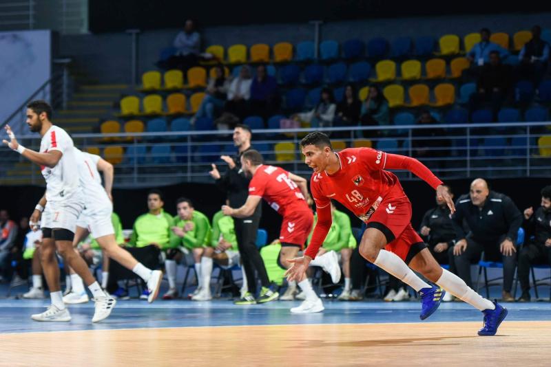 الأهلي يحسم قمة كرة اليد بالفوز على الزمالك