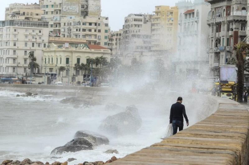 ما حقيقة تعرض مصر لخطر تسونامي؟.. «البحوث الفلكية» تحسم الأمر