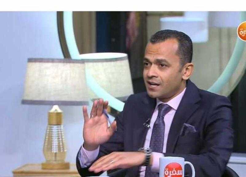 خبير قانوني: «الأخ ليس من حقه تفتيش هاتف شقيقته لأن هذا يعد انتهاكا للحرية الشخصية»