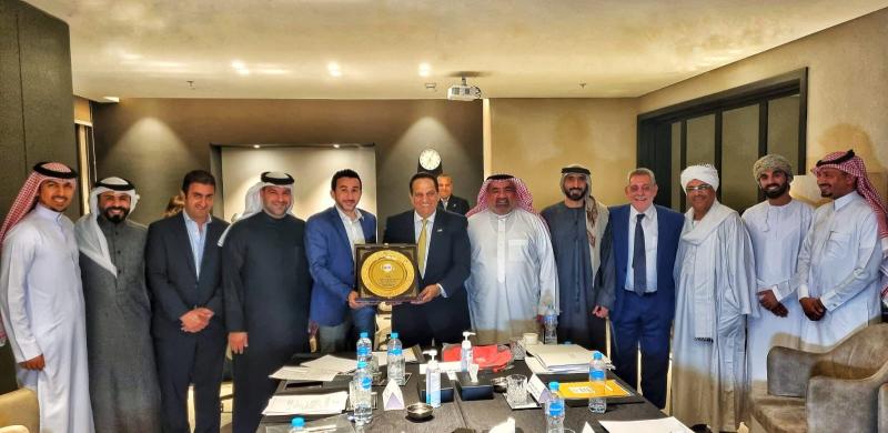 وزير الرياضة يشيد بفوز مصر برئاسة الاتحاد العربي للبادل تنس 