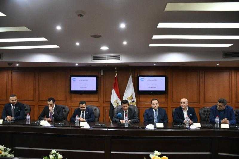 وزير الشباب والرياضة يُوقع بروتوكول تعاون مشترك مع حزب مستقبل وطن