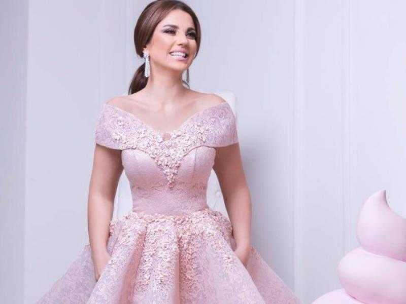 درة تخطف الأنظار بإطلالة أنيقة في أحدث جلسة تصوير