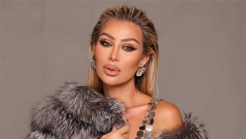 ”أهلا من دبي أشياء كثيرة قادمة مثيرة ابقوا منتظرين”.. رسالة غامضة من مايا دياب