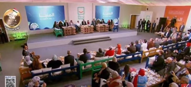 بالزغاريد.. أهالي المنيا يستقبلون السيسي