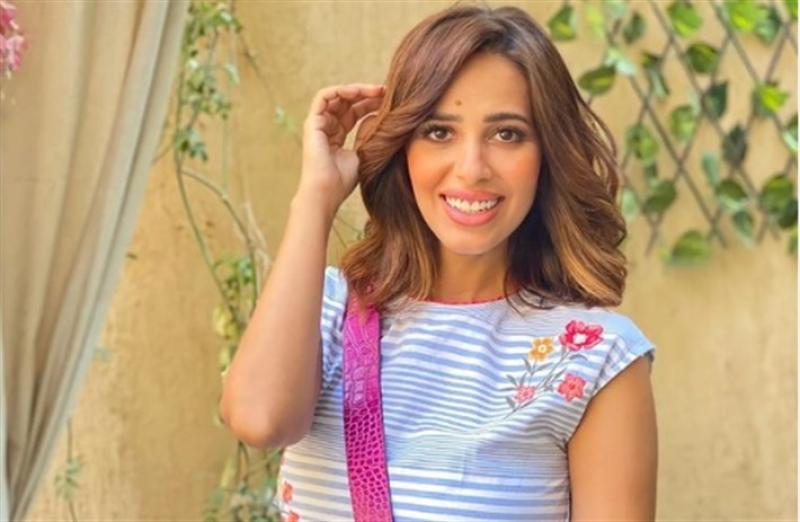 من شاطئ النيل.. رنا سماحة تشارك جمهورها بصور جديدة