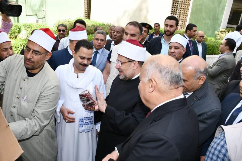 توزيع 2 طن من لحوم الصكوك في قنا