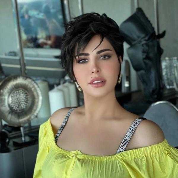 شمس الكويتية بإطلالة جذابة وجريئة في أحدث ظهور