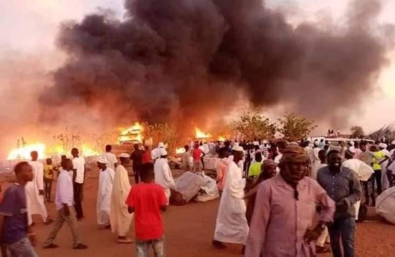 النيران تلتهم المنازل في السودان