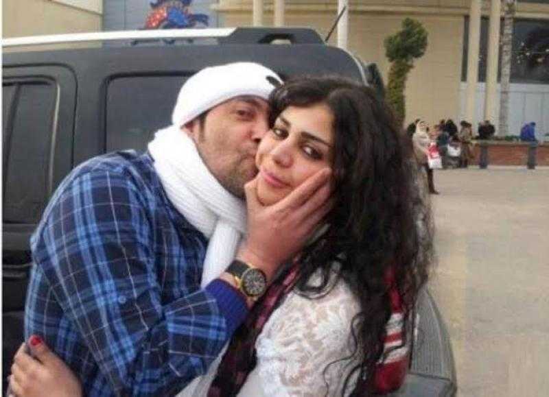 «المريضة سعدية» شمس تنشر فيديو لطليقها سعد الصغير وهو يدعو لها أمام الكعبة وآخر وهو يقبل قدميها