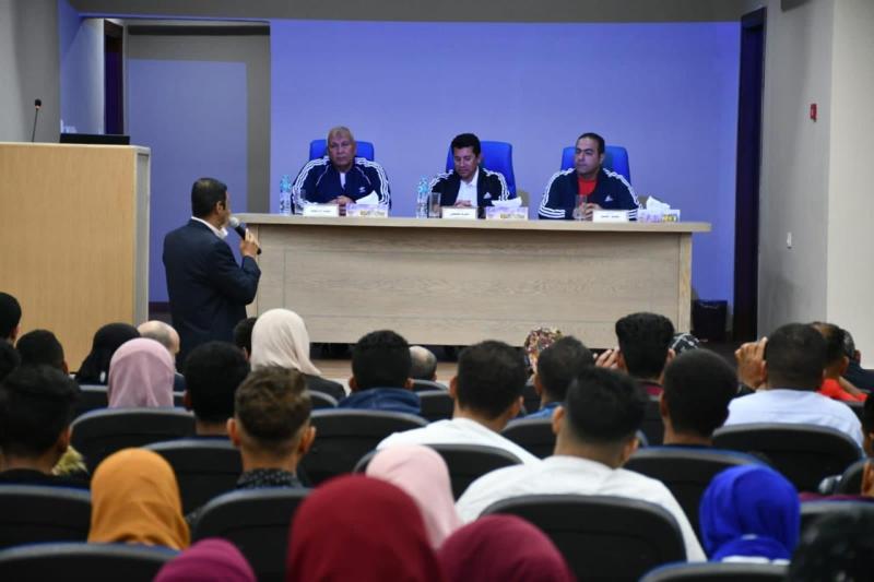 وزير الرياضة يتفقد أعمال تطوير المدينة الشبابية بمدينة الخارجة بمحافظة الوادي الجديد