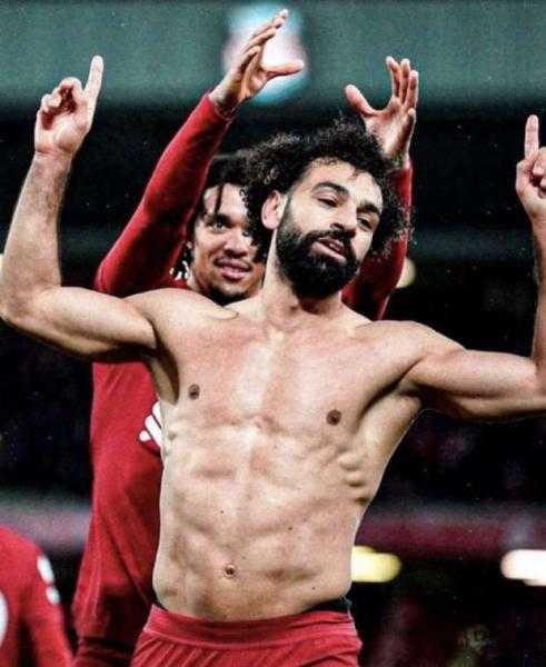 سر احتفال أرنولد المثير بهدف محمد صلاح في ليلة السباعية التاريخية