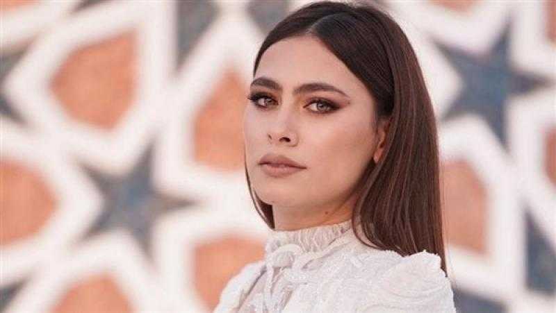 هاجر أحمد تخطف الأنظار في أحدث ظهور لها أمام سيارتها الفارهة