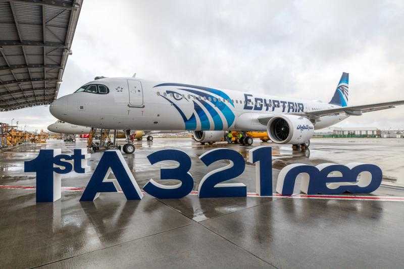 «توفر الوقود بنسبة 15%».. وزير الطيران يكشف مميزات طائرة إيرباص A321 NEO.. «فيديو»