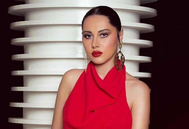 ياسمين رئيس بإطلالة ساحرة في أحدث ظهور لها بفستان قصير لامع