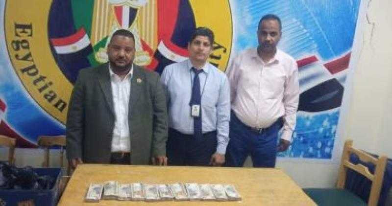 جمارك مطار أسوان الدولي تضبط محاولة تهريب أموال
