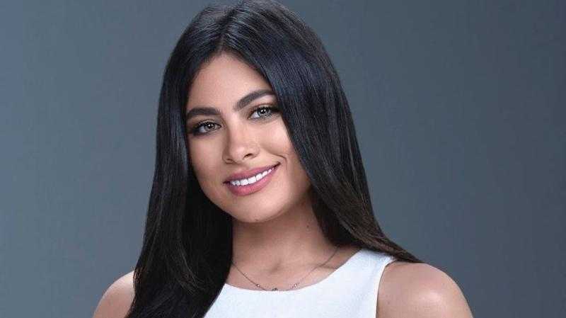 هاجر أحمد تبهر جمهورها بصورة جديدة من داخل سيارتها