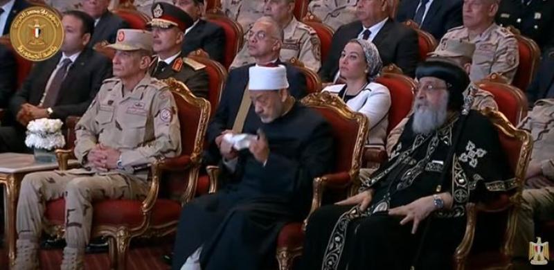 شيخ الأزهر يحبس دموعه خلال احتفالية يوم الشهيد