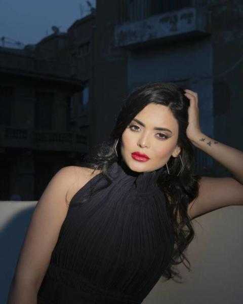 أسماء جلال تثير الجدل بصورة جديدة وتعلق: «حب من طرف واحد»