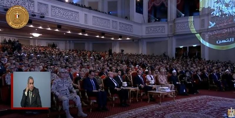 السيسي يشاهد فيلما تسجيليا بعنوان سيناء ملحمة التضحية والبناء.. «فيديو»