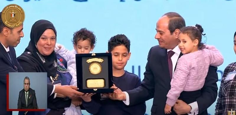 السيسي يكرم أسماء الشهداء بالندوة التثقيفية للقوات المسلحة