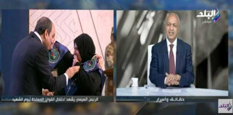 والدة شهيدين توجه رسالة مؤثرة للمصريين: «مستعدة أتطوع للدفاع عن سيناء».. فيديو