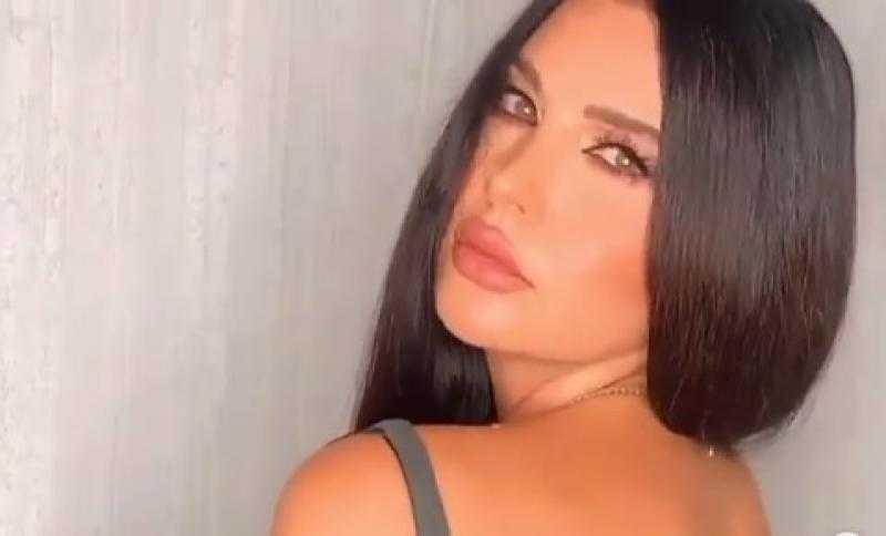 بإطلالة مكشوفة البطن لاميتا فرنجية تثير الجدل