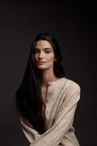 بفستان مكشوف تارا عماد تخطف الأنظار