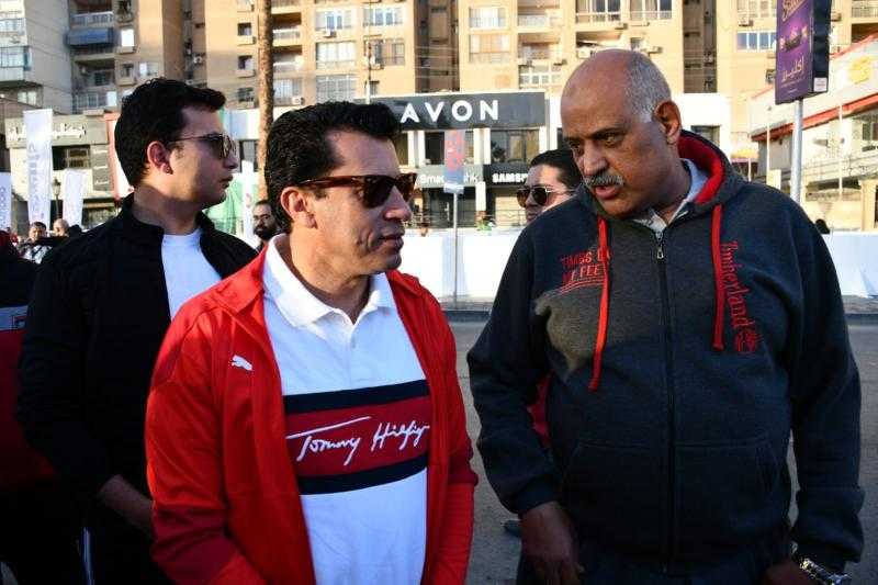 وزير الرياضة ومحافظ القاهرة يطلقان إشارة بدء ماراثون القاهرة في نسخته العاشرة