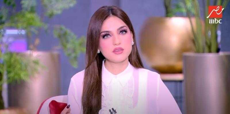 شاهد.. ياسمين عز تضع نفسها في موقف مُحرج على الهواء