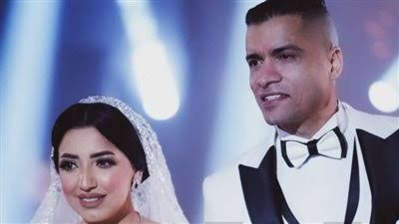 حسن شاكوش وزوجته