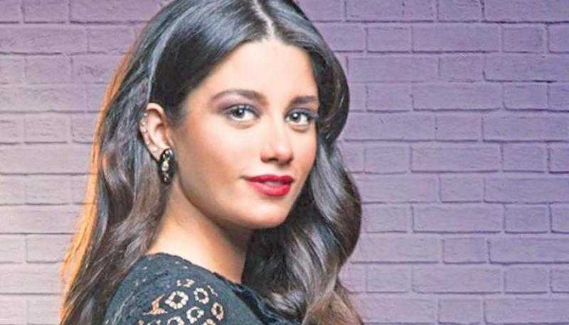 سينتيا خليفة تثير الجدل بإطلالة جريئة