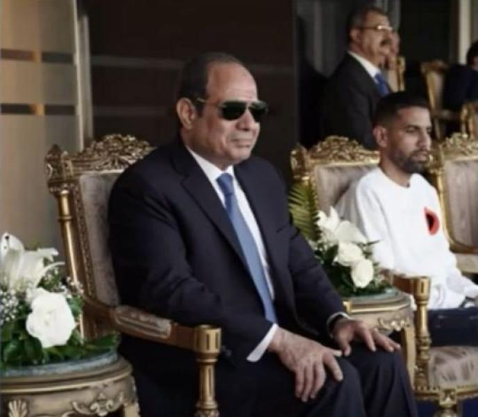الرئيس السيسي ومؤمن زكريا 
