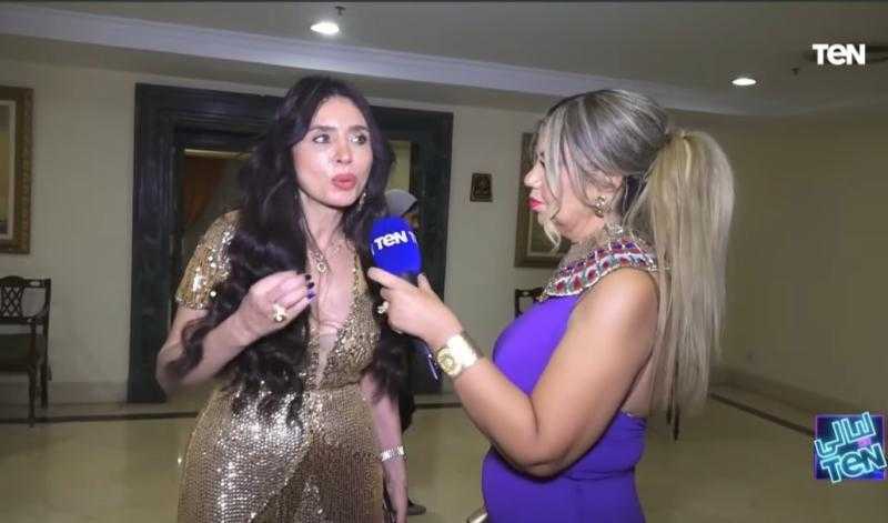 دينا لـ نبيلة عبيد: «يا أحلى واحدة في مصر عملت دور رقاصة»
