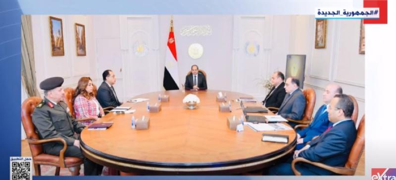 اجتماع الرئيس السيسي بعدد من المسؤولين