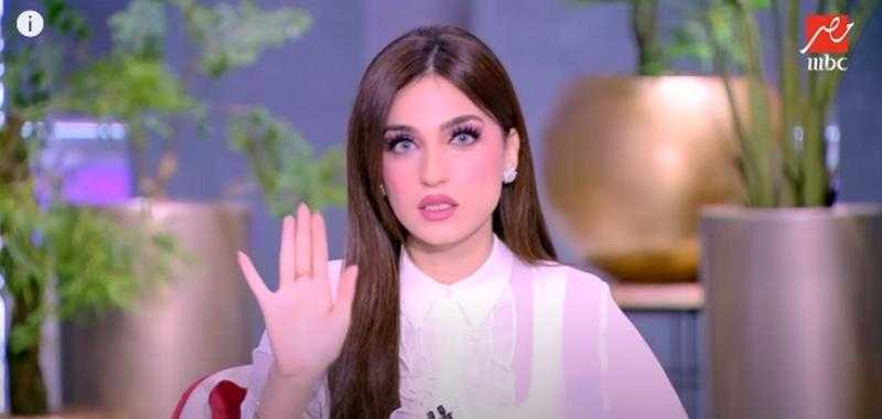 ياسمين عز: «متكلميش جوزك في التليفون وأنتي حافية»