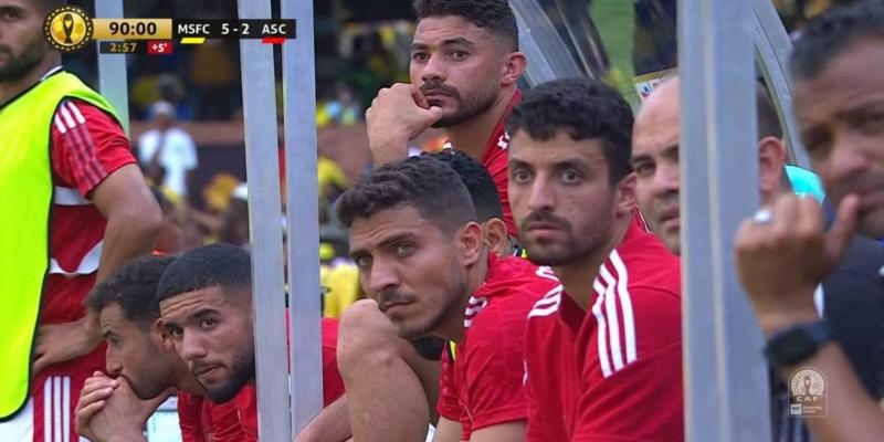 الحزن يُخيم على دكة بدلاء الأهلي