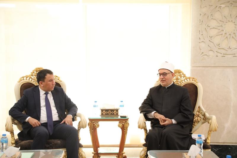 نظير عياد خلال اللقاء