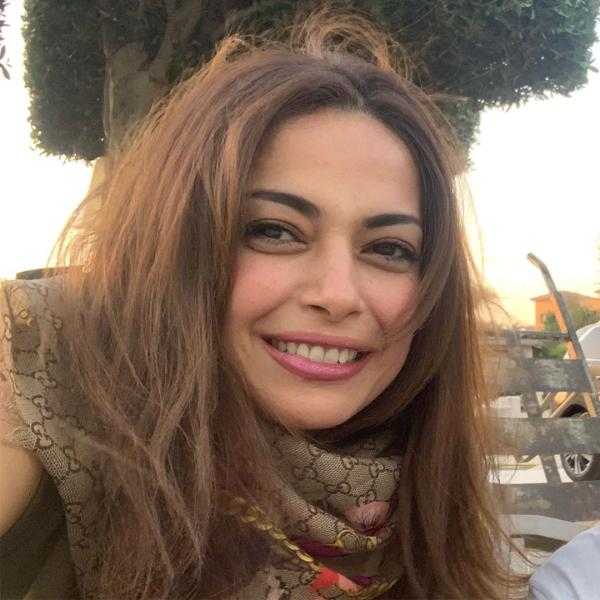 داليا مصطفى تشارك جمهورها بصورة جديدة من أمام المرآة