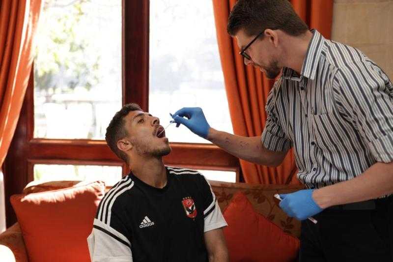 مسحة طبية لبعثة الأهلي قبل السفر إلى الكاميرون