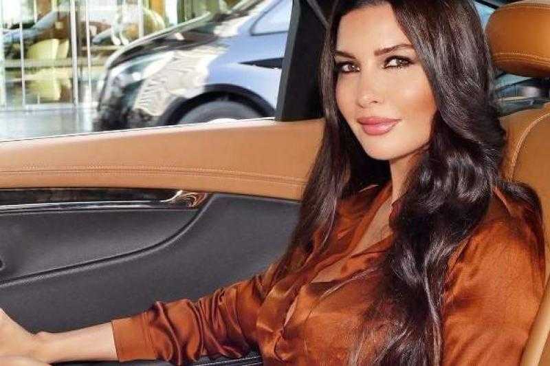 ببطن مكشوف.. لاميتا فرنجية تشعل السوشيال ميديا بإطلالة جريئة